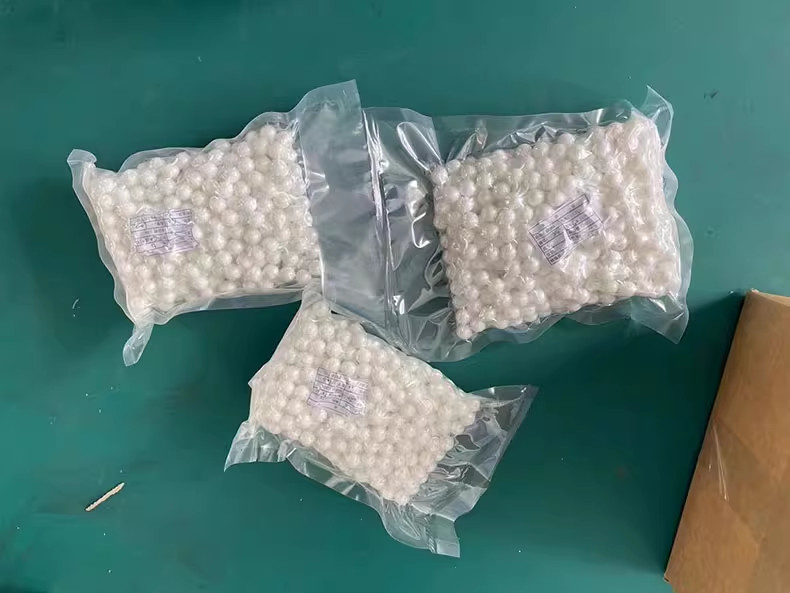 Hyper Glaze Ceramic Grinding Media Zirconia Balls Ultra Low Porosity For Ball Mill