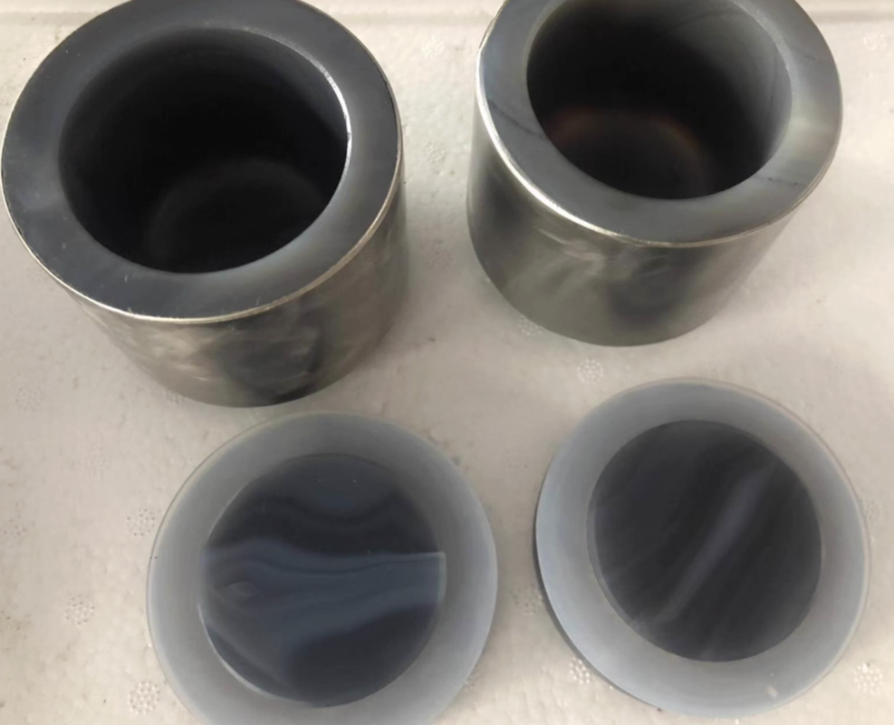 Natural agate ball milling jars are used in laboratory planetary ball mills