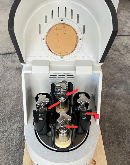 Moinho Planetário Vertical com Jarras Quadradas para Moagem Seca e Úmida em Nanoescala